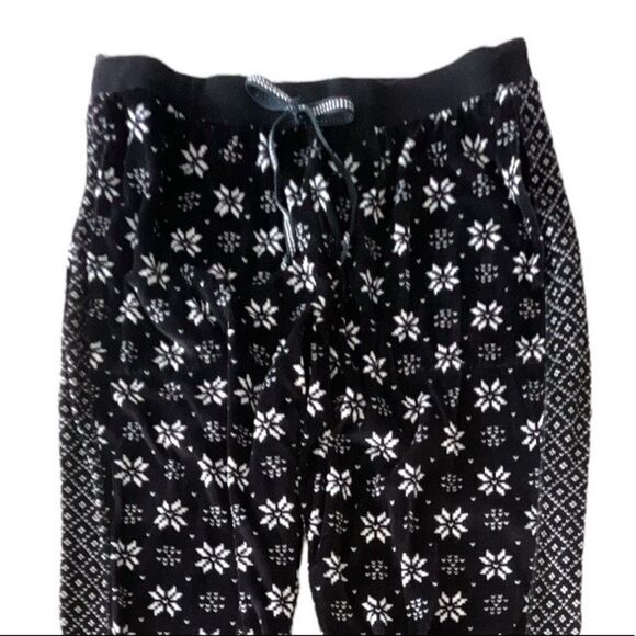 SIMPLY Vera Black Velour Snowflake w/Contrast Fabric Strip Down Leg Jogger Pant - Picture 3 of 5